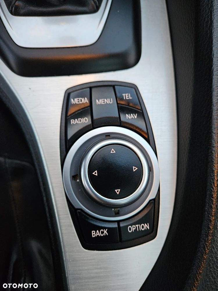 BMW X1 sDrive20d Sport Line - 24