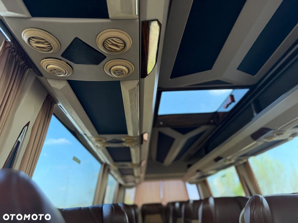 Mercedes-Benz Sprinter - 14