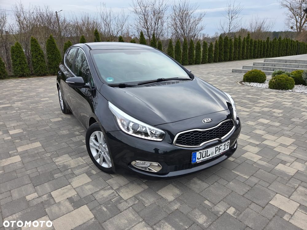 Kia Ceed 1.6 GDI ISG Dream Team Edition - 10