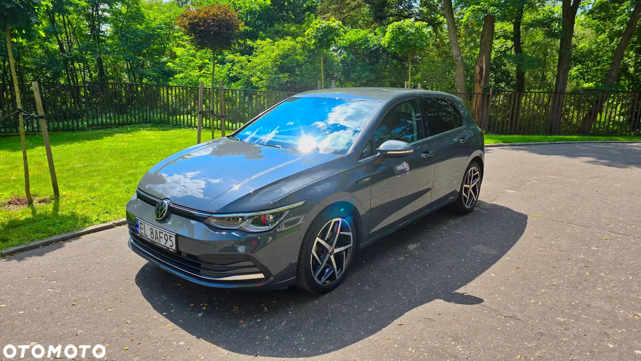 Volkswagen Golf - 1