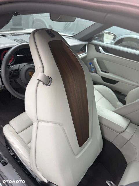 Porsche 911 Carrera 4S - 4