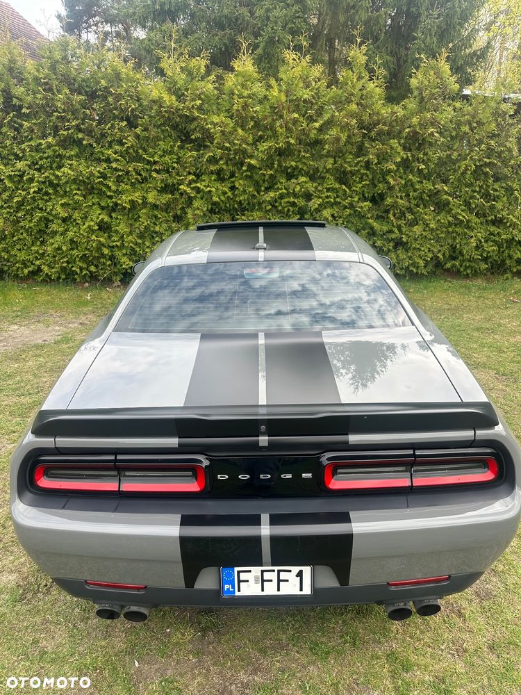 Dodge Challenger - 11