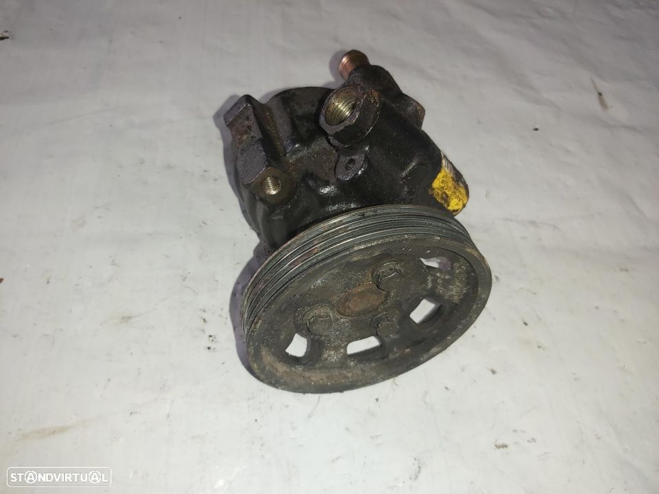 Bomba direcção assistida Renault clio 1.2 2000 - 1