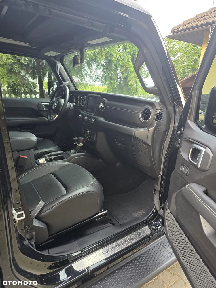 Jeep Wrangler - 11