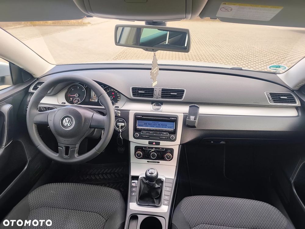 Volkswagen Passat 1.6 TDI Comfortline - 10