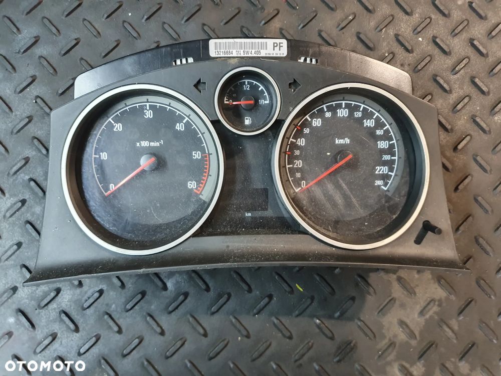 Licznik Opel Astra H 1.9 CDTI 13216684 ZAFIRA B EUROPA DEMONTAŻ - 1