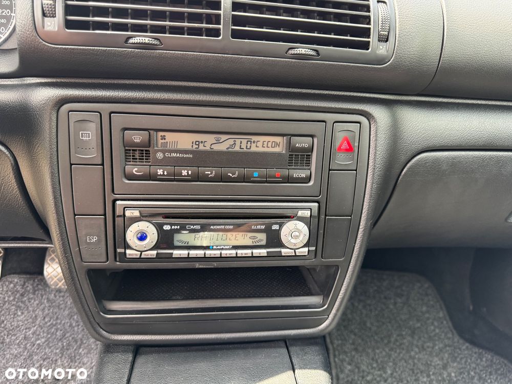 Volkswagen Passat 1.9 TDI Basis - 17