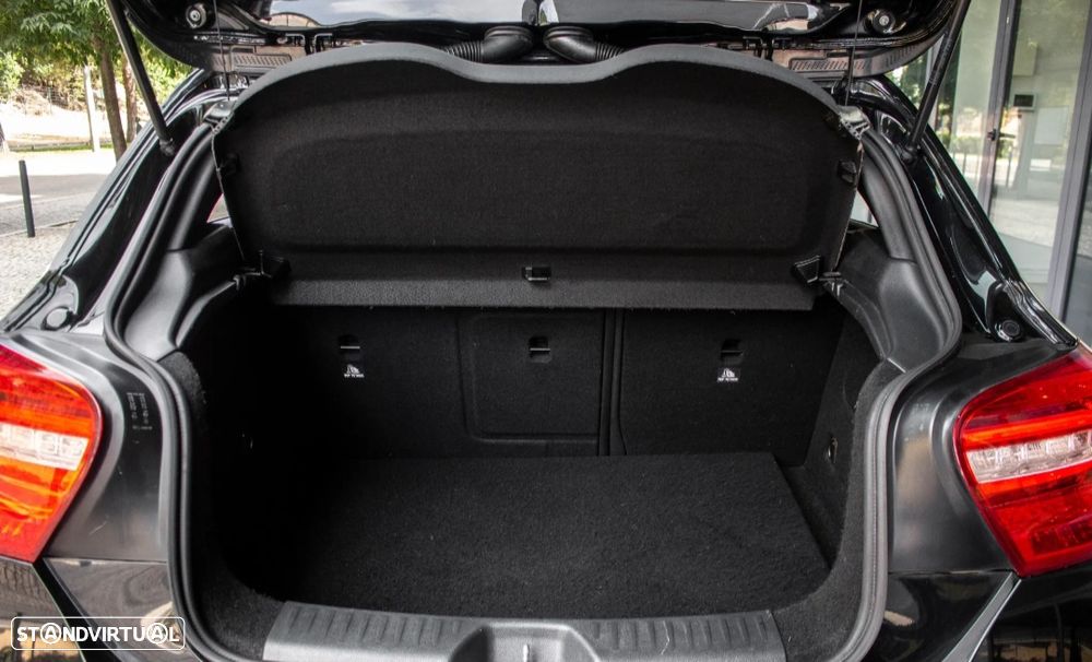 Mercedes-Benz A 180 d AMG Line - 26