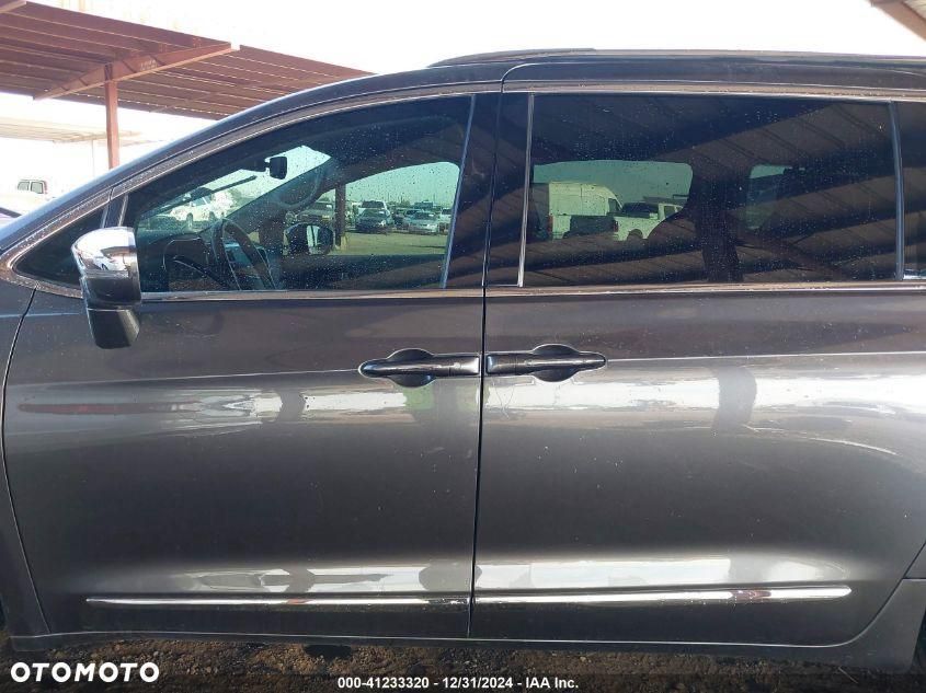 Chrysler Pacifica - 8