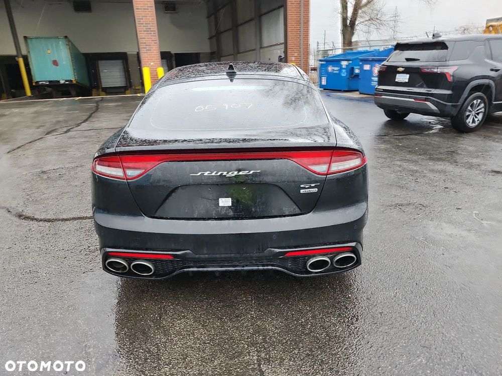 Kia Stinger - 14