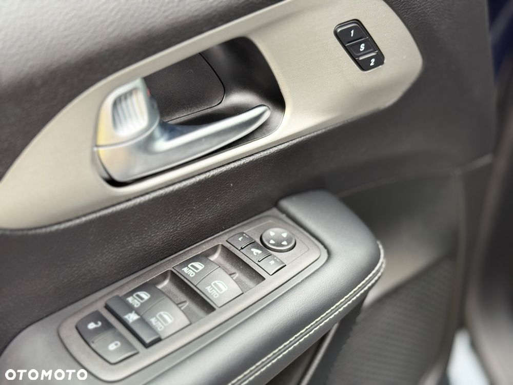 Chrysler Pacifica - 23