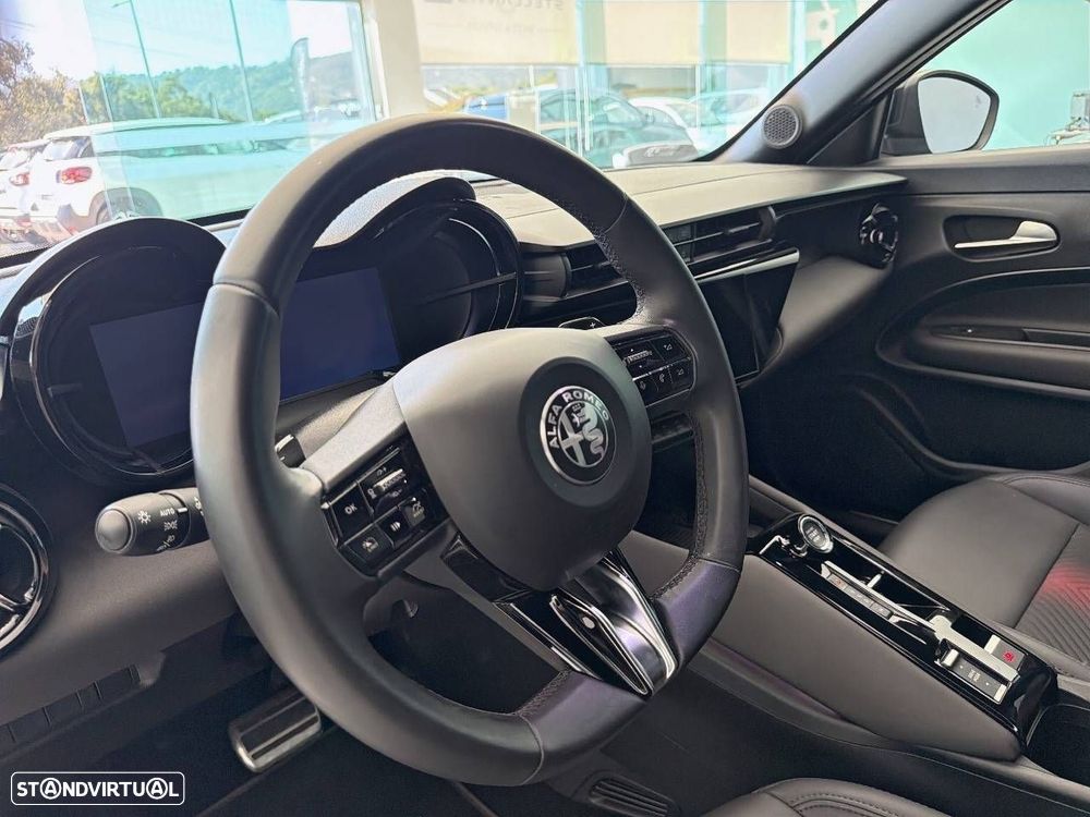 Alfa Romeo Junior 1.2 Speciale eDCT6 - 12