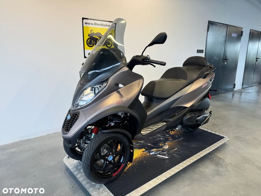 Piaggio MP-3 - 4