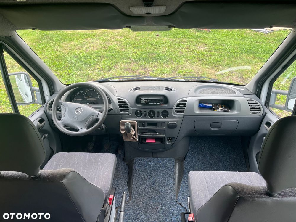 Mercedes-Benz Sprinter - 10