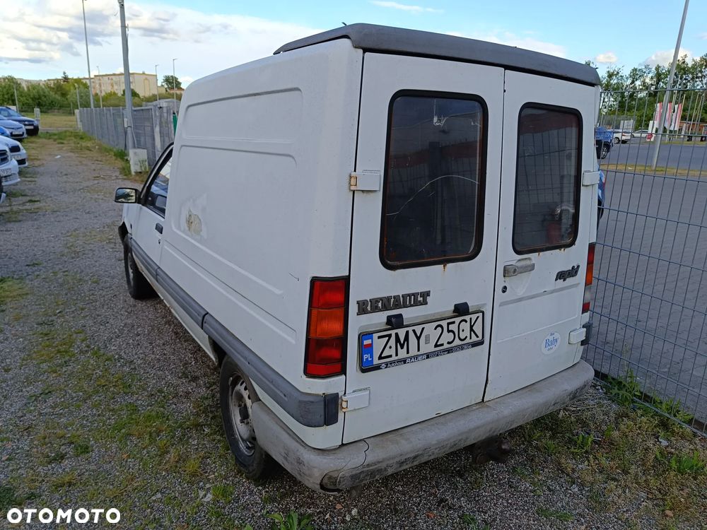 Renault RAPID - 4