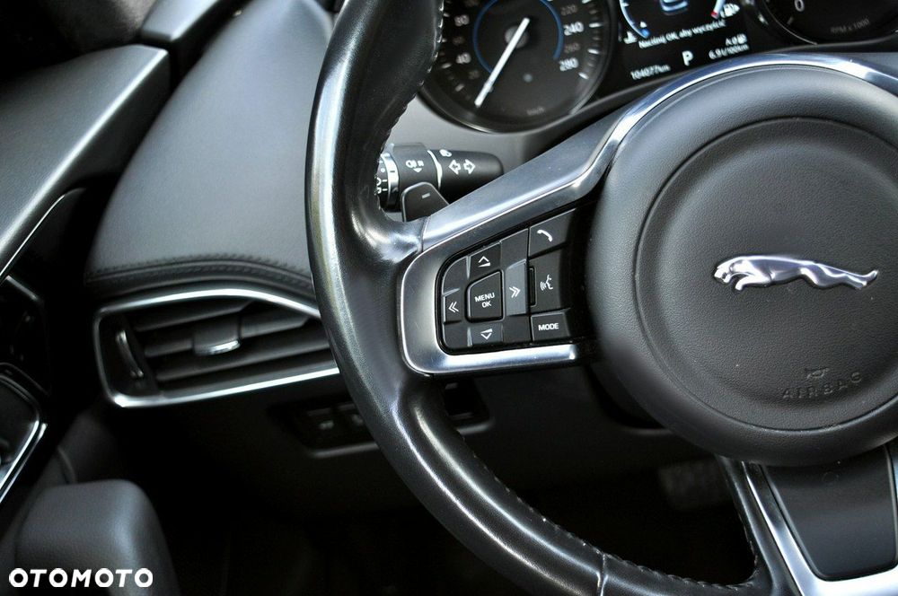 Jaguar F-Pace 20d Portfolio - 17