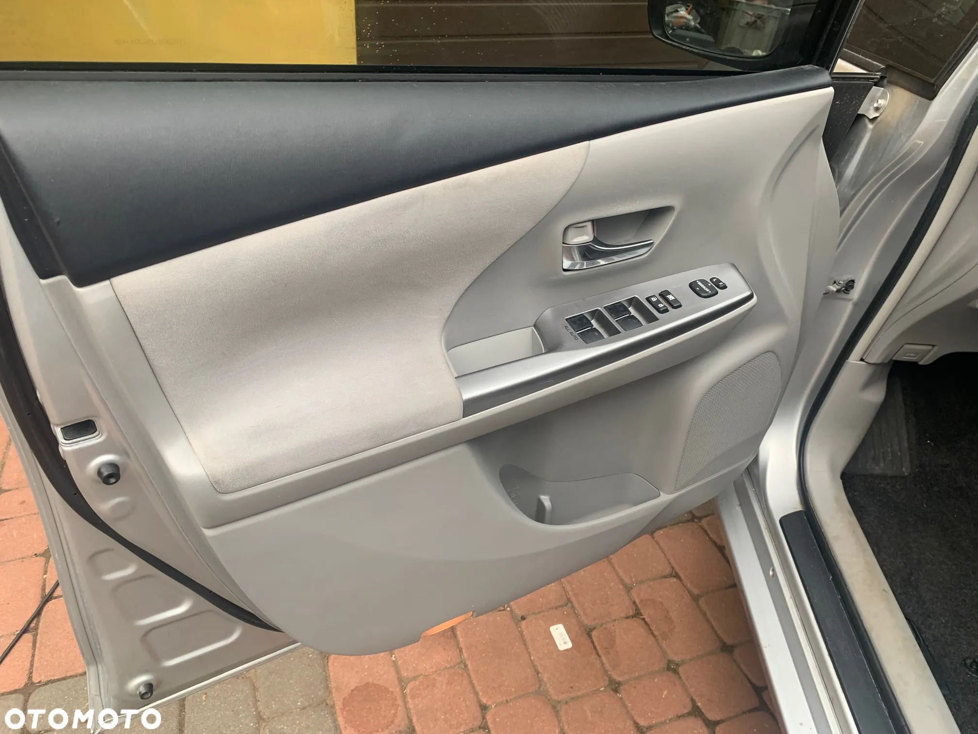 Toyota Prius+ (Hybrid) Life - 13