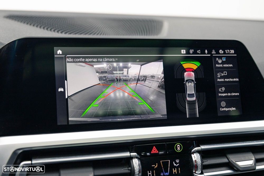 BMW 330 e iPerformance Pack M - 40