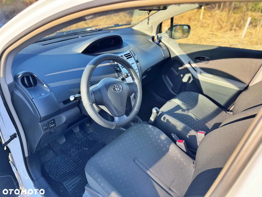Toyota Yaris 1.0 Terra - 24
