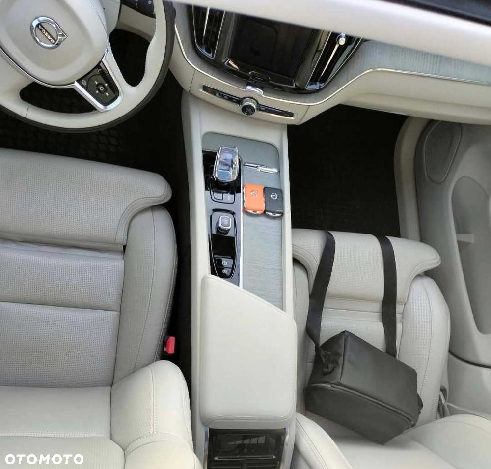 Volvo XC 60 - 4