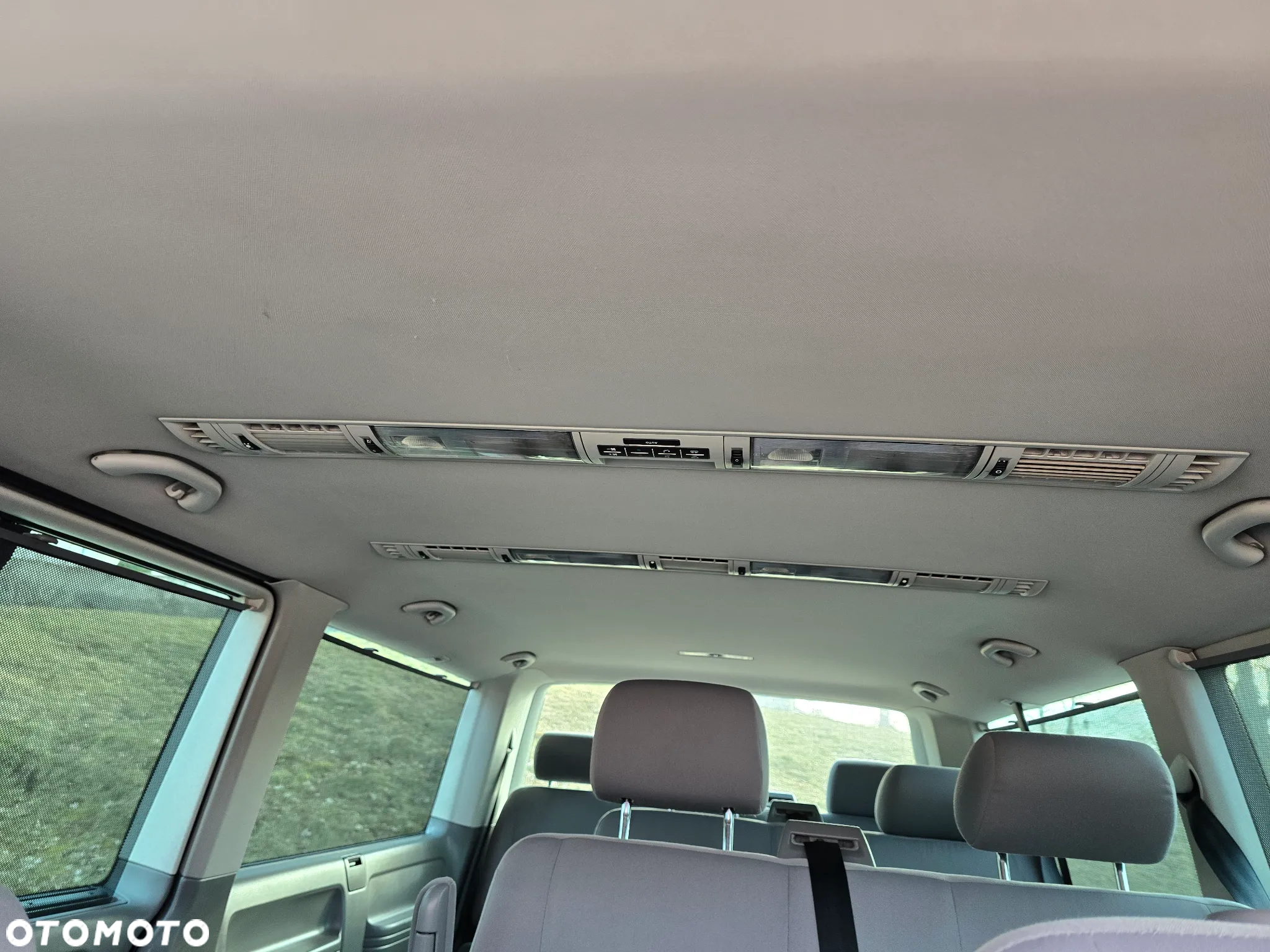 Volkswagen Caravelle - 15