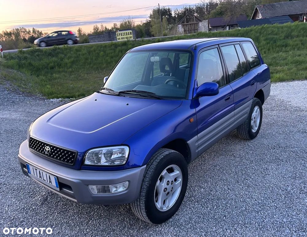 Toyota RAV4 - 1