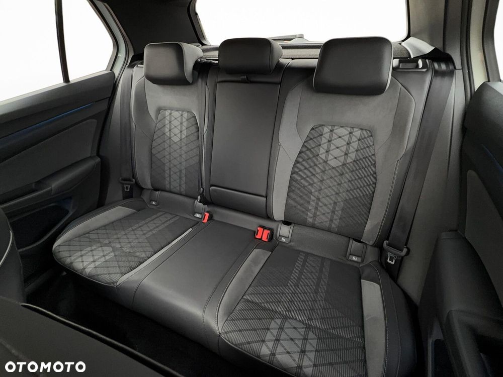 Volkswagen Golf - 35