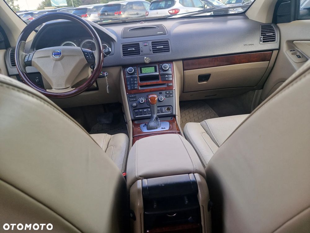 Volvo XC 90 - 9