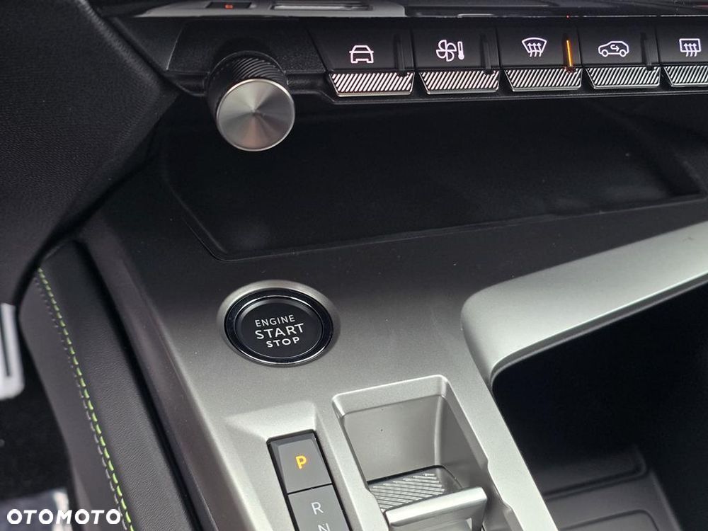 Peugeot 408 1.6 Plug-In Hybrid 225 GT EAT8 - 19