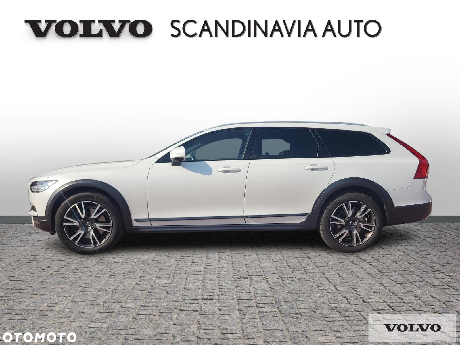 Volvo V90 Cross Country - 36