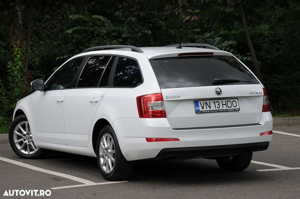 Skoda Octavia 1.6 TDI DSG Style - 9