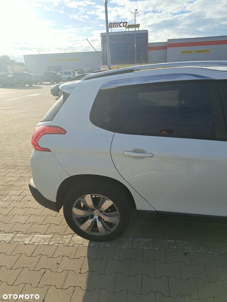 Peugeot 2008 1.2 Pure Tech Style S&S - 8