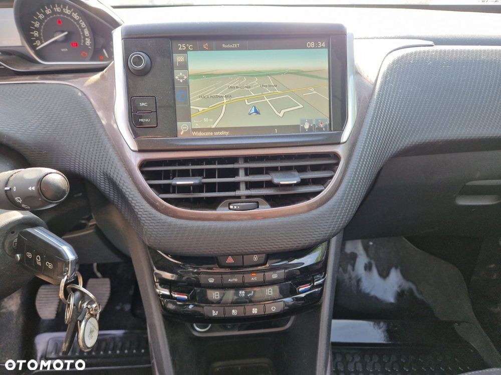 Peugeot 2008 1.2 Pure Tech Style - 11