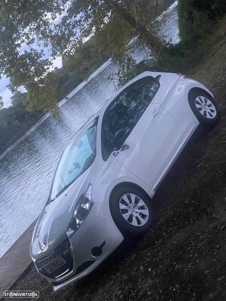 Peugeot 208 - 4