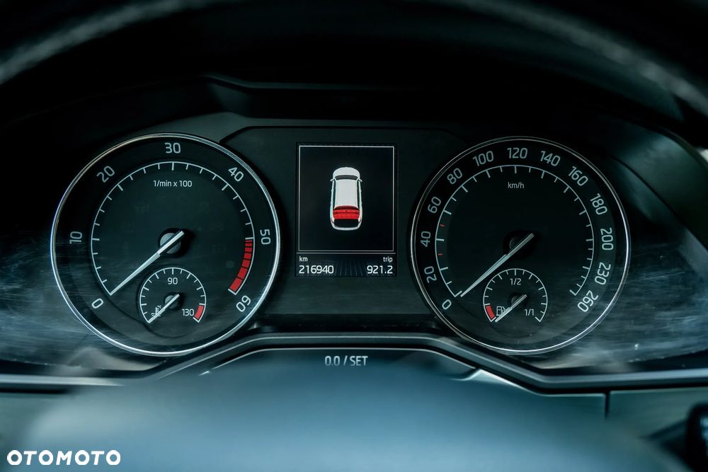 Skoda Superb 2.0 TDI DSG Premium Edition - 25