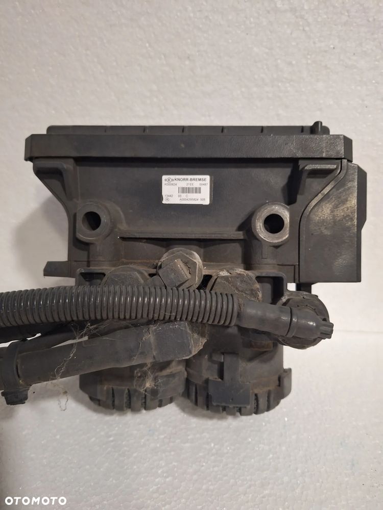 ZAWÓR MODULATOR EBS MERCEDES ACTROS MP4 KNORR-BREMSE  A0004295824 - 2