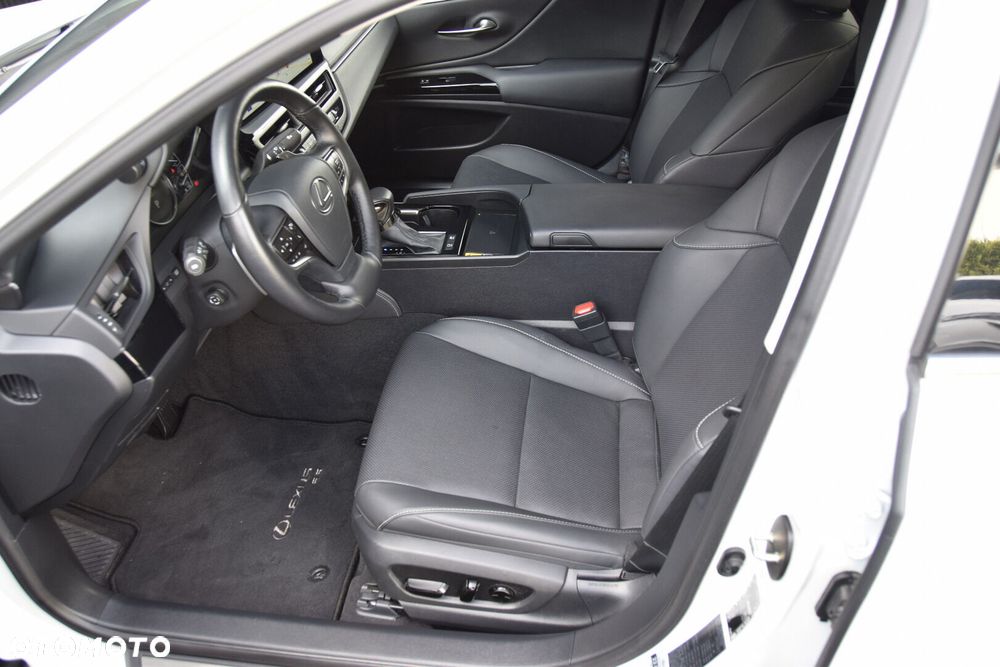 Lexus ES 300h Business Edition - 11
