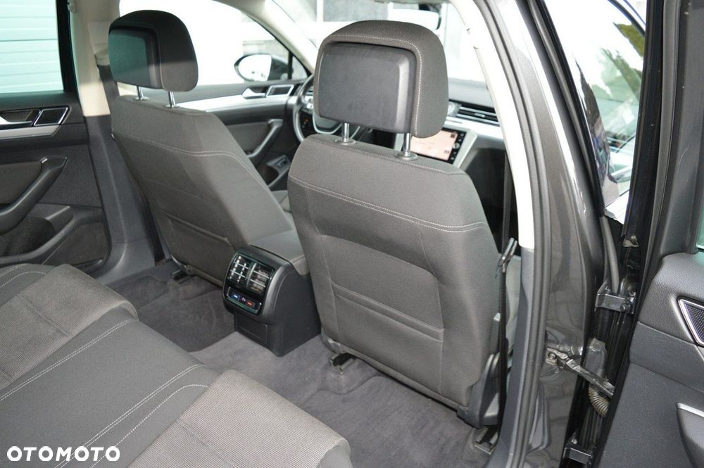Volkswagen Passat Variant 1.6 TDI (BlueMotion Technology) DSG Trendline - 29