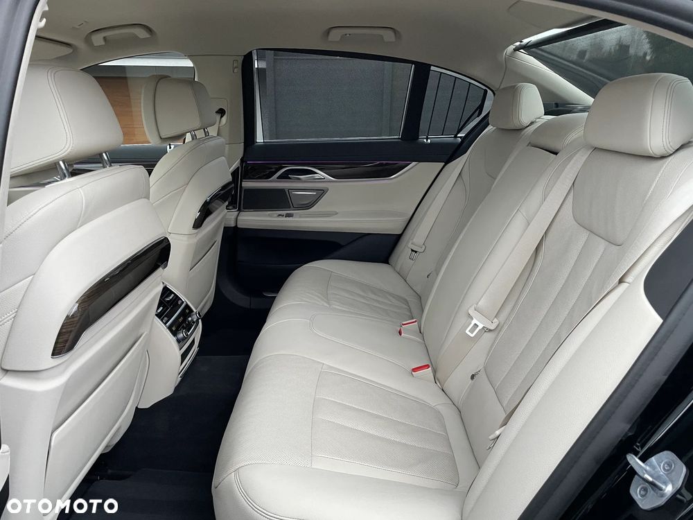 BMW Seria 7 730d xDrive - 29