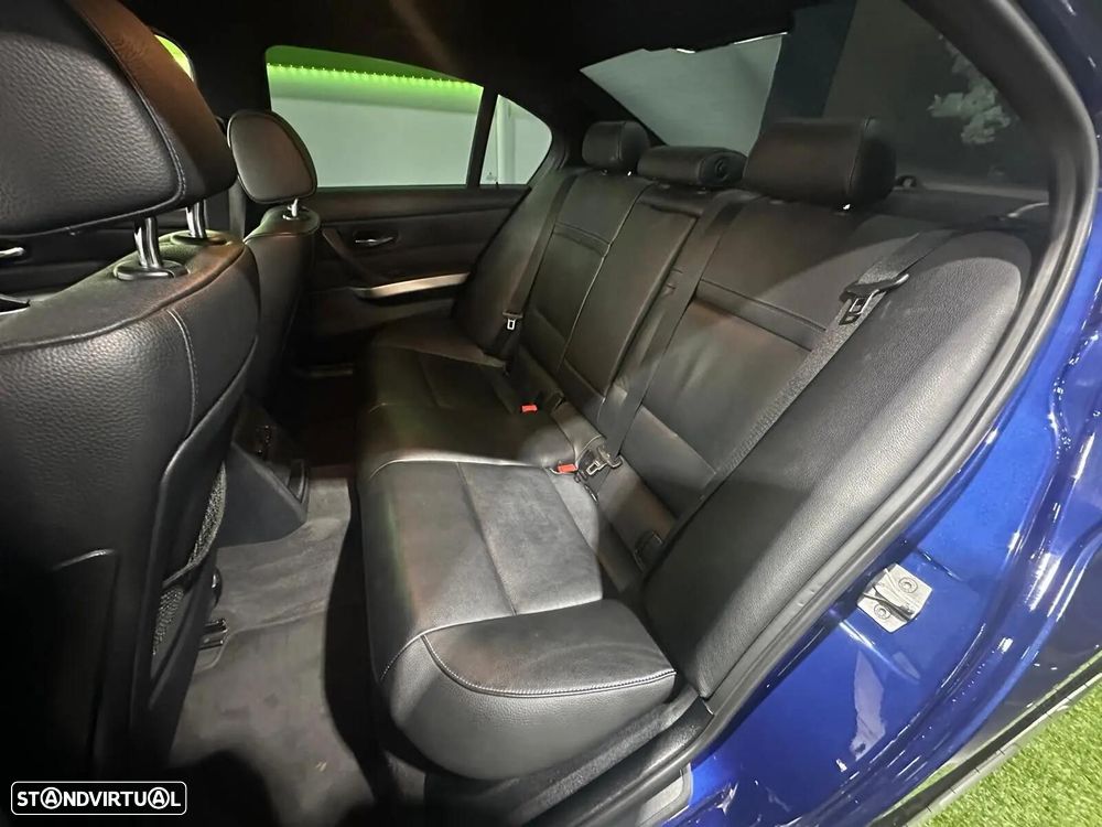 BMW 318 d Pack M - 8