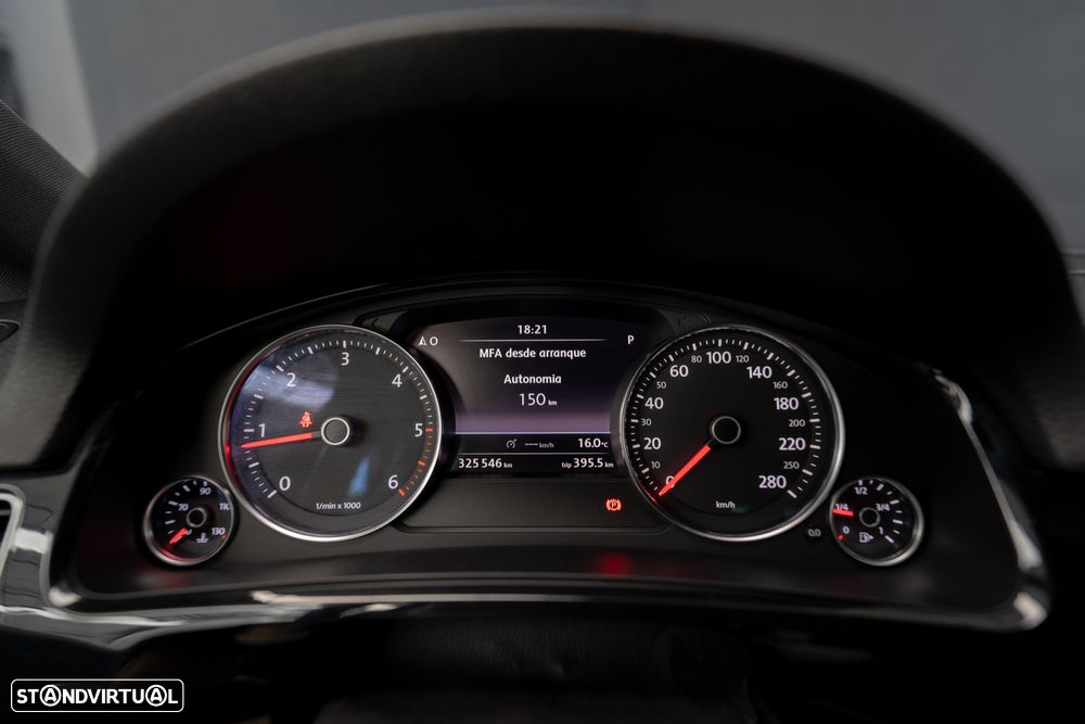 VW Touareg 3.0 TDI V6 Top Tiptronic - 18
