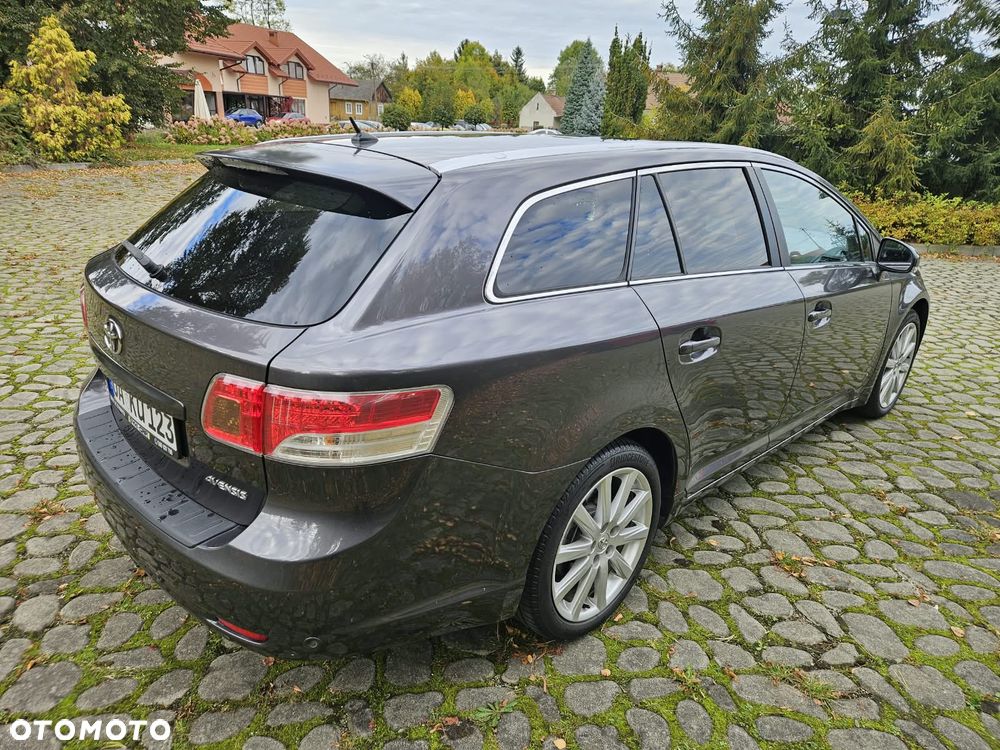 Toyota Avensis 2.0 Executive - 9