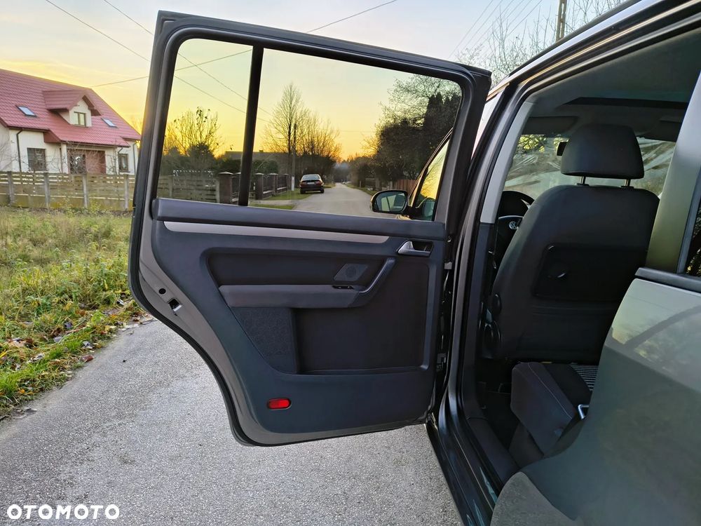 Volkswagen Touran - 14