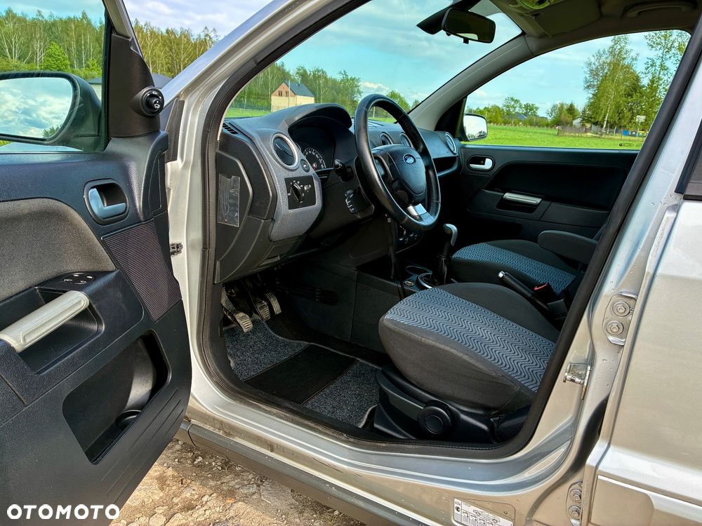 Ford Fusion 1.6 + - 18