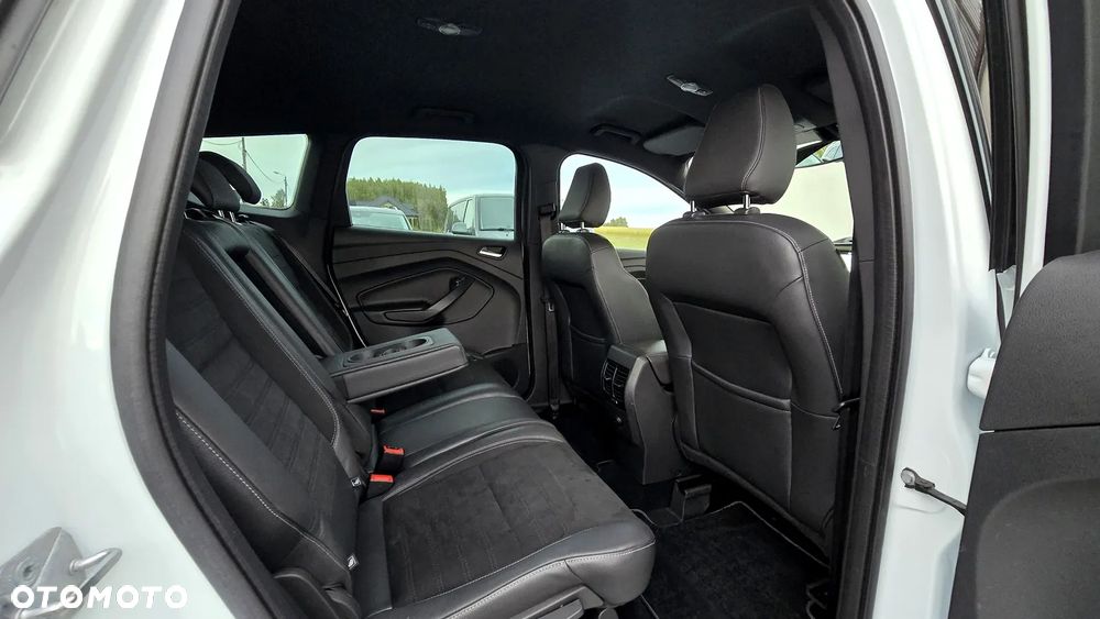 Ford Kuga 1.5 EcoBoost 2x4 ST-Line - 32