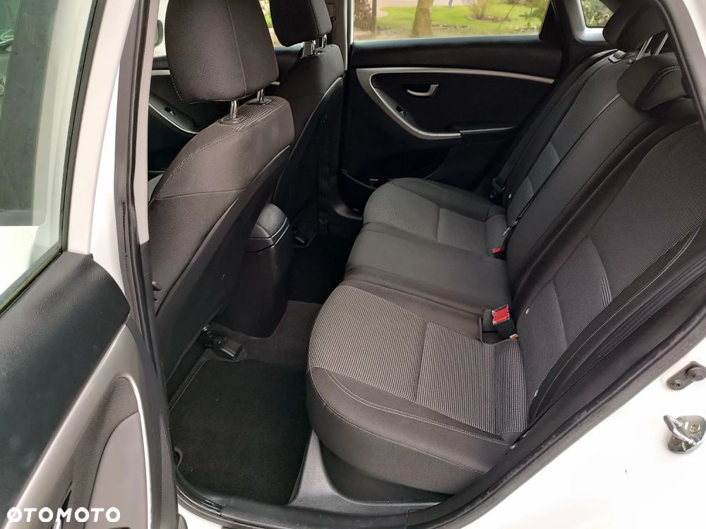 Hyundai i30 blue 1.6 CRDi Premium - 17