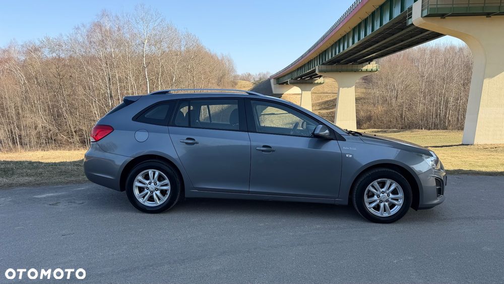 Chevrolet Cruze 1.7 LT - 28