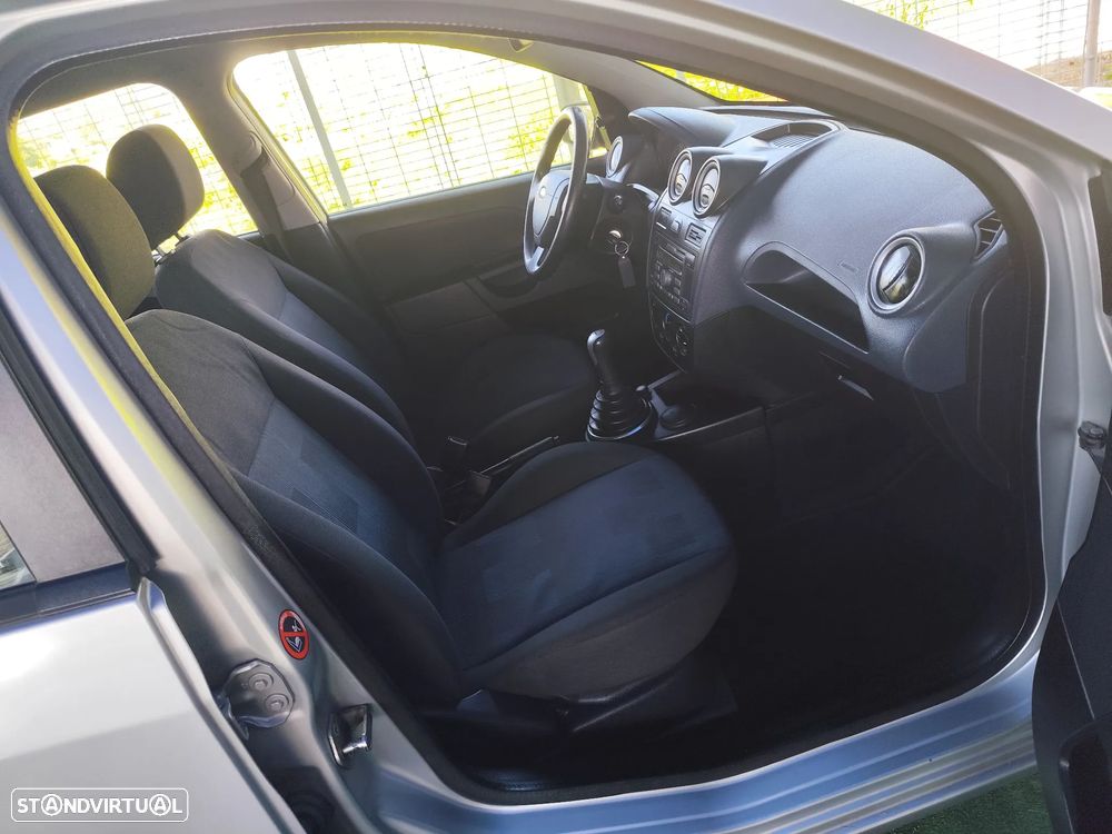 Ford Fiesta 1.25 Trend - 32