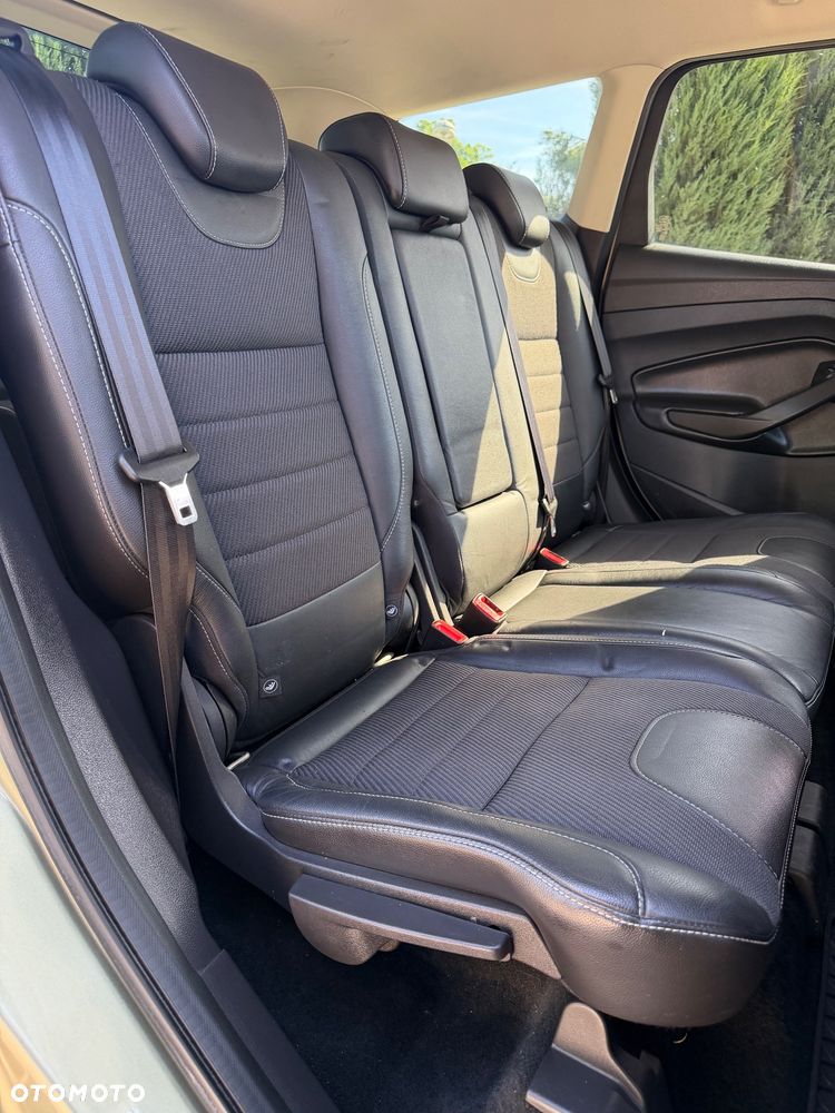 Ford Kuga 2.0 TDCi 2x4 Titanium - 22