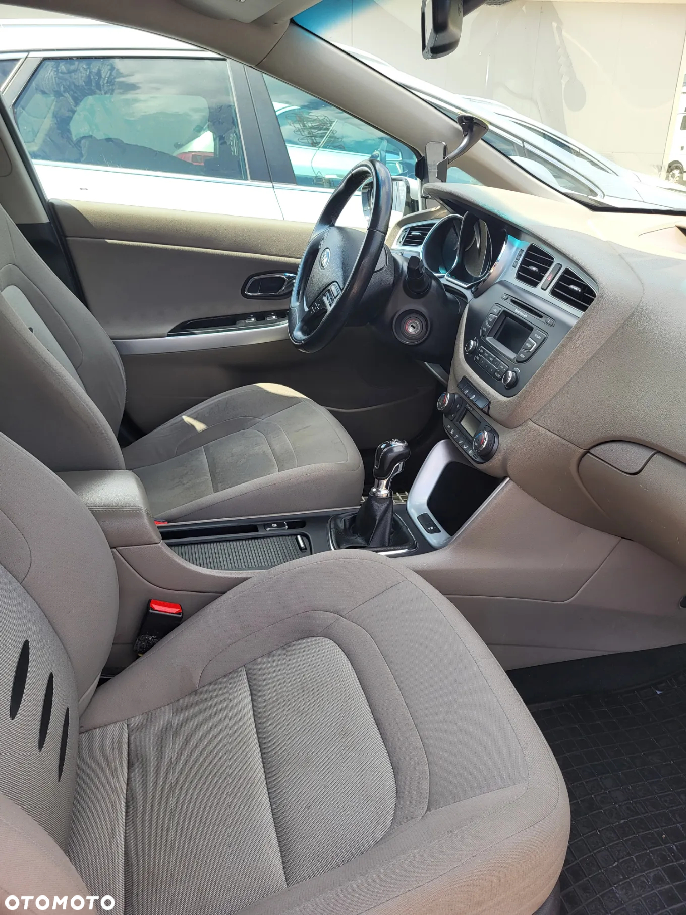 Kia Ceed - 10